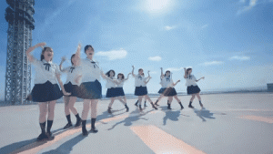 LOVE Rilis Single ke-21 “恋、はじめました。” dengan Kisah Cinta Musim Panas