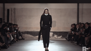  Nº21 by Alessandro Dell’Acqua Hadirkan Koleksi Penuh Kontras di Milan Fashion Week