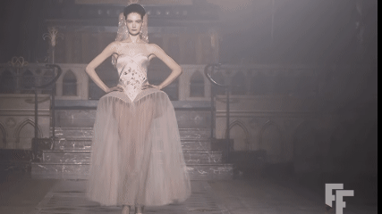  Georges Hobeika Hadirkan Koleksi Haute Couture di Paris
