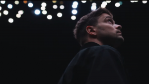  Martin Garrix dan U2 Hadirkan “Fireflies”, Perpaduan Musik Elektronik dan Nuansa Puitis