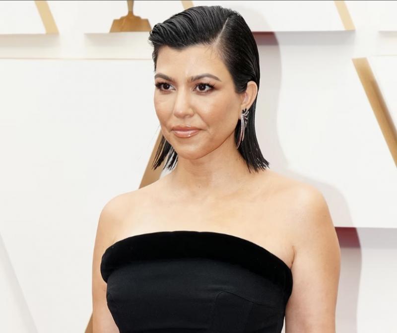 Kourtney Kardashian Bagikan Momen Liburan Keluarga di Utah, Tampilkan Sosok Mason Disick