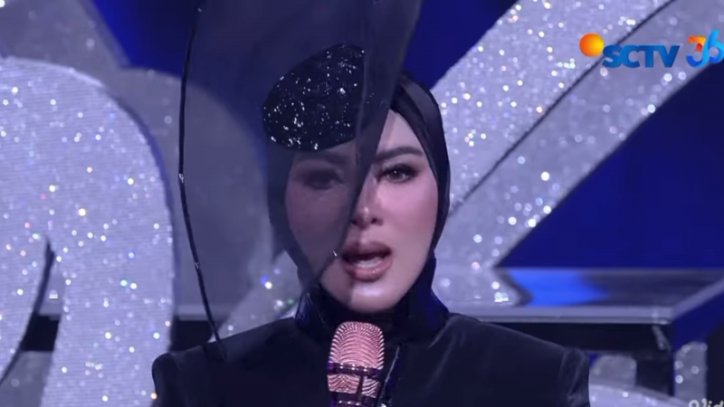 Syahrini Kembali ke Panggung HUT SCTV 36, Jargon Ikoniknya Kembali Bikin Penonton Terhibur
