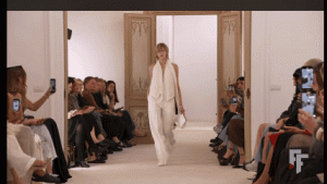  Alberta Ferretti by Lorenzo Serafini Hadirkan Koleksi Elegan dan Feminin di Milan Fashion Week