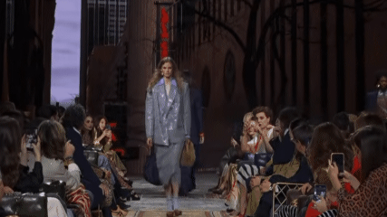  Lola Casademunt by MAITE Hadirkan Koleksi Penuh Warna di Mercedes-Benz Fashion Week Madrid