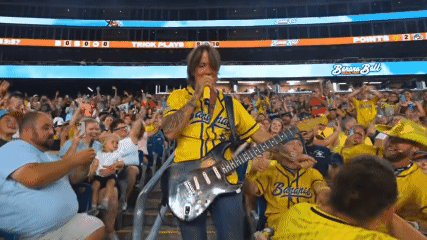  Keith Urban Tampil Bersama Savannah Bananas, Bawakan Lagu Penuh Nostalgia