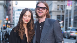  Finneas dan Claudia Sulewski Resmi Menikah, Billie Eilish Jadi Penghulu Pernikahan