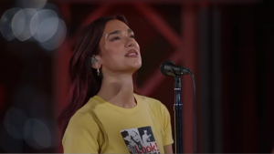  Dua Lipa Bawakan “Training Season” dalam Penampilan Spesial di Radio 1 Live Lounge