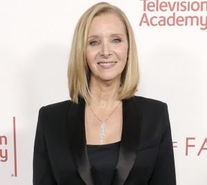  Lisa Kudrow Tak Mau Lagi Nyanyikan “Smelly Cat” Meski Kerap Diminta Penggemar