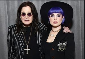  Kelly Osbourne Ungkap Momen Keluarga Berduka Usai Kepergian Ozzy Osbourne