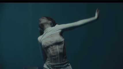  Elif Sima Rilis “Light Blue”, Lagu Emosional tentang Kepercayaan dan Luka dalam Hubungan