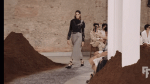  Moschino Hadirkan Koleksi Ready-to-Wear FW26 di Milan Fashion Week