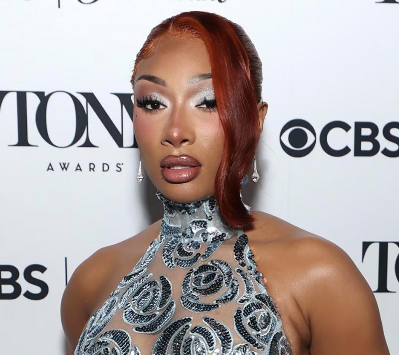  Megan Thee Stallion Buka Suara Usai Putus dari Klay Thompson: "Saya Sempat Kehilangan Diri Sendiri"