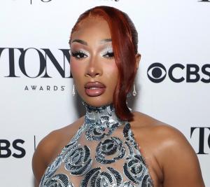  Megan Thee Stallion Buka Suara Usai Putus dari Klay Thompson: "Saya Sempat Kehilangan Diri Sendiri"