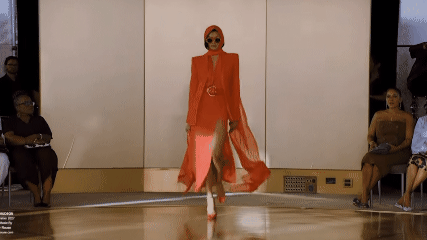  Sergio Hudson Hadirkan Glamour Agen Rahasia Perempuan di NYFW SS27