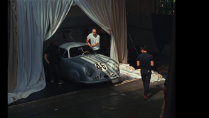 Porsche 356 SL Pemenang Le Mans 1951 Dipotret dengan Kamera Leica Berusia Sama
