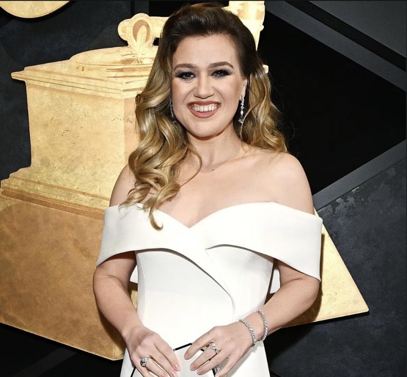  Kelly Clarkson Keluhkan Pengalaman Buruk di Toko Art of Play, Pihak Toko Beri Klarifikasi