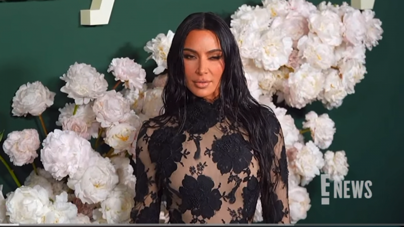Kim Kardashian Tampil dengan Gaya Gothic ala Putrinya, North West, untuk Kostum Halloween